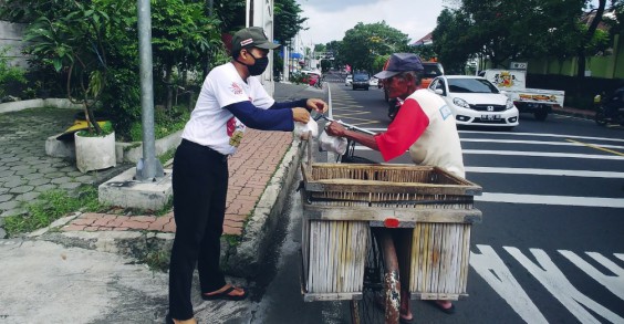 Sempurnakan Empati dengan Berbagi Nasi | Manajemen Area Malang